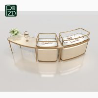 The Benefits of Using Ultra-Clear Glass for High-End Custom Jewelry Display Cases